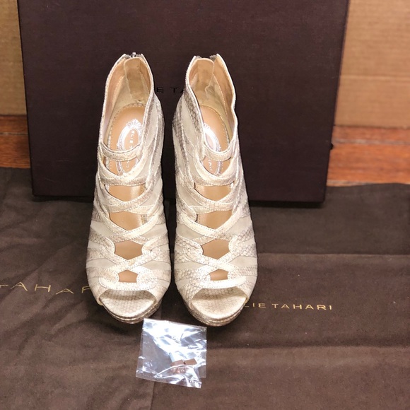 ELIE TAHARI HEELS - Picture 3 of 4